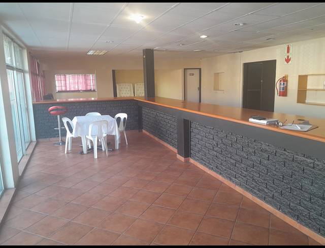 386M² SHOWROOM TO LET IN ALBERTON NORTH